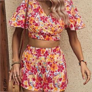 Floral 2 piece outfit crop top high waisted shorts romantic women’s size x-small